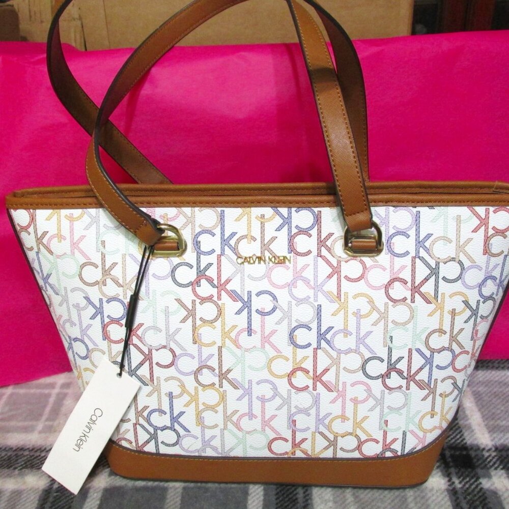 P640-NWT Calvin Klein Janae Signature Multicolor Coated Canvas Bag & Wristlet